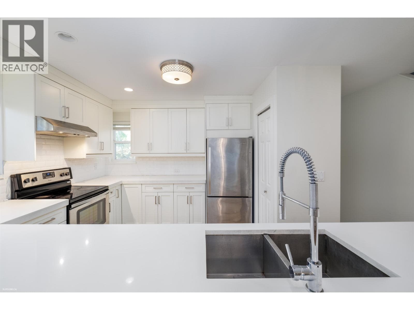 140 SHORELINE CIRCLE photo 3