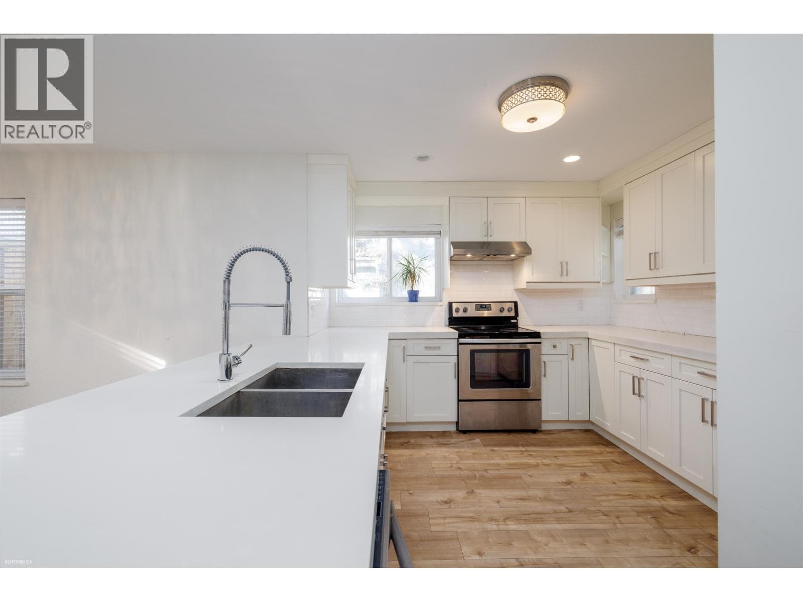 140 SHORELINE CIRCLE photo 4
