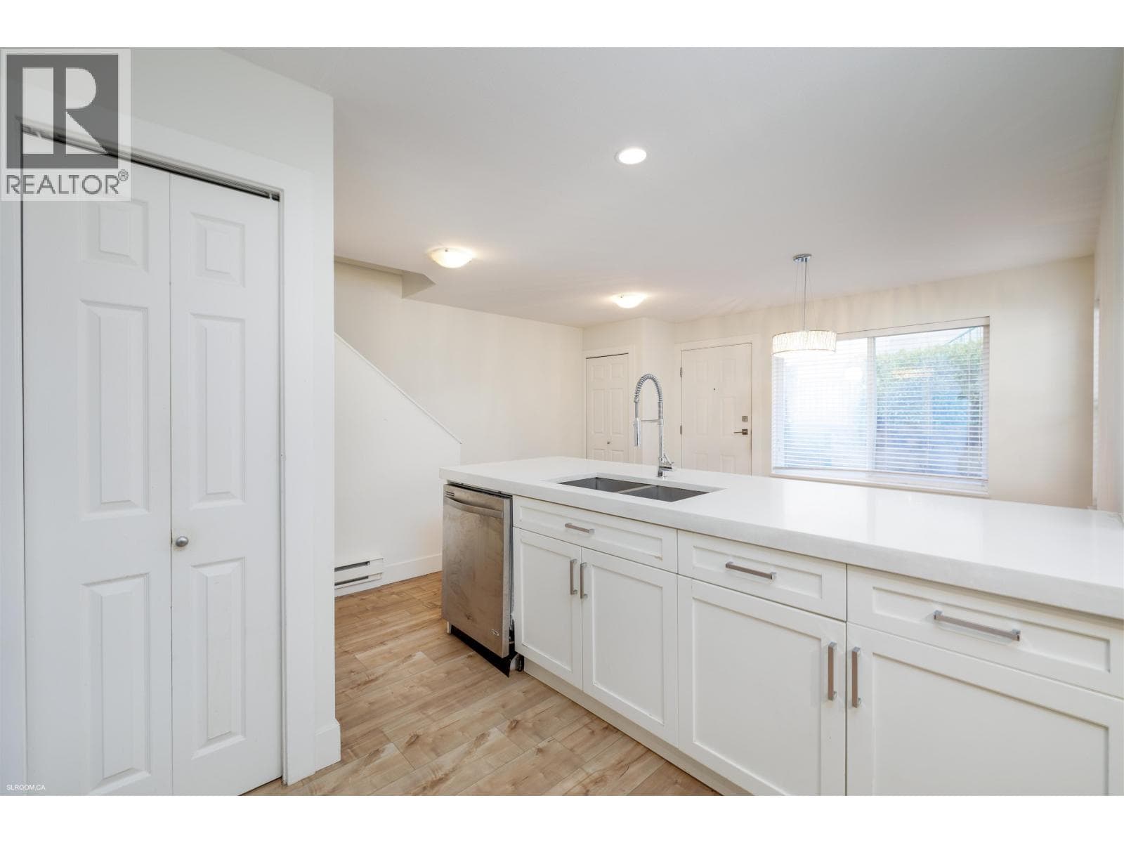 140 SHORELINE CIRCLE photo 5