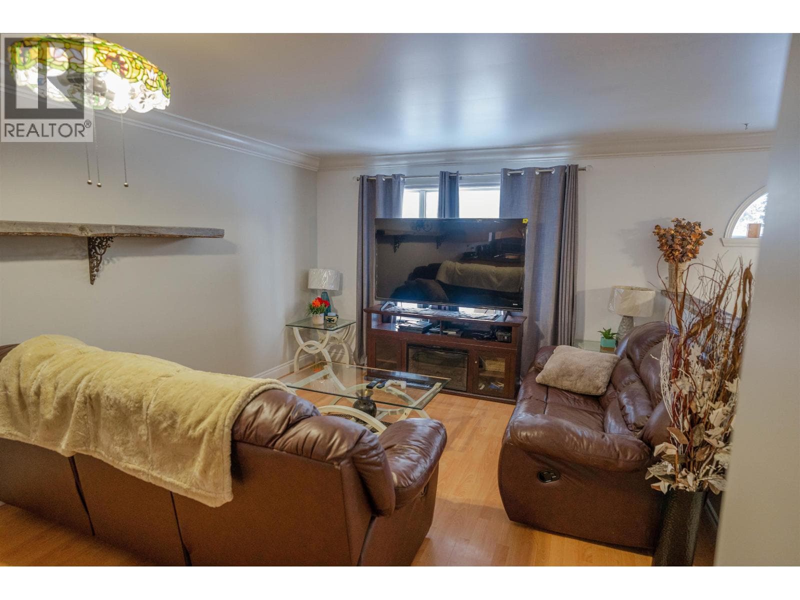8703-8707 89 AVENUE photo 3
