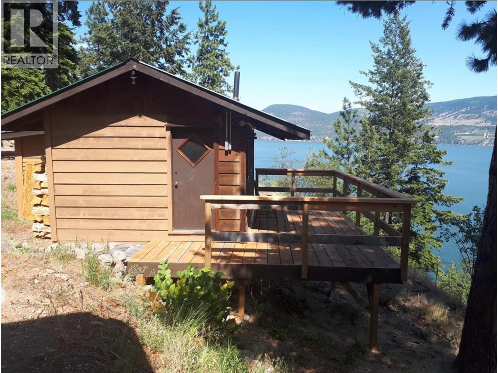 7142 Fintry Delta Road N photo 5