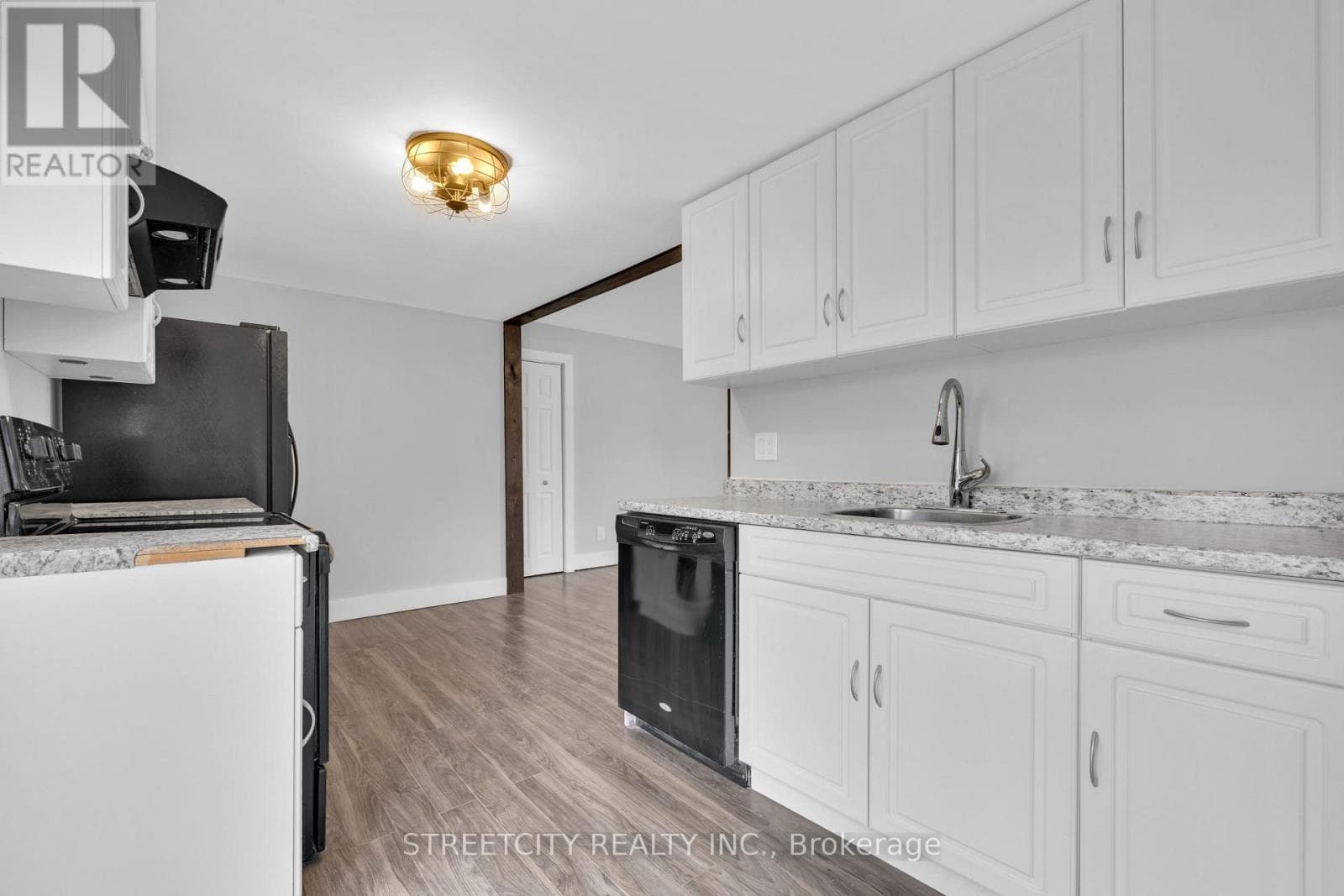 190 KING STREET photo 5