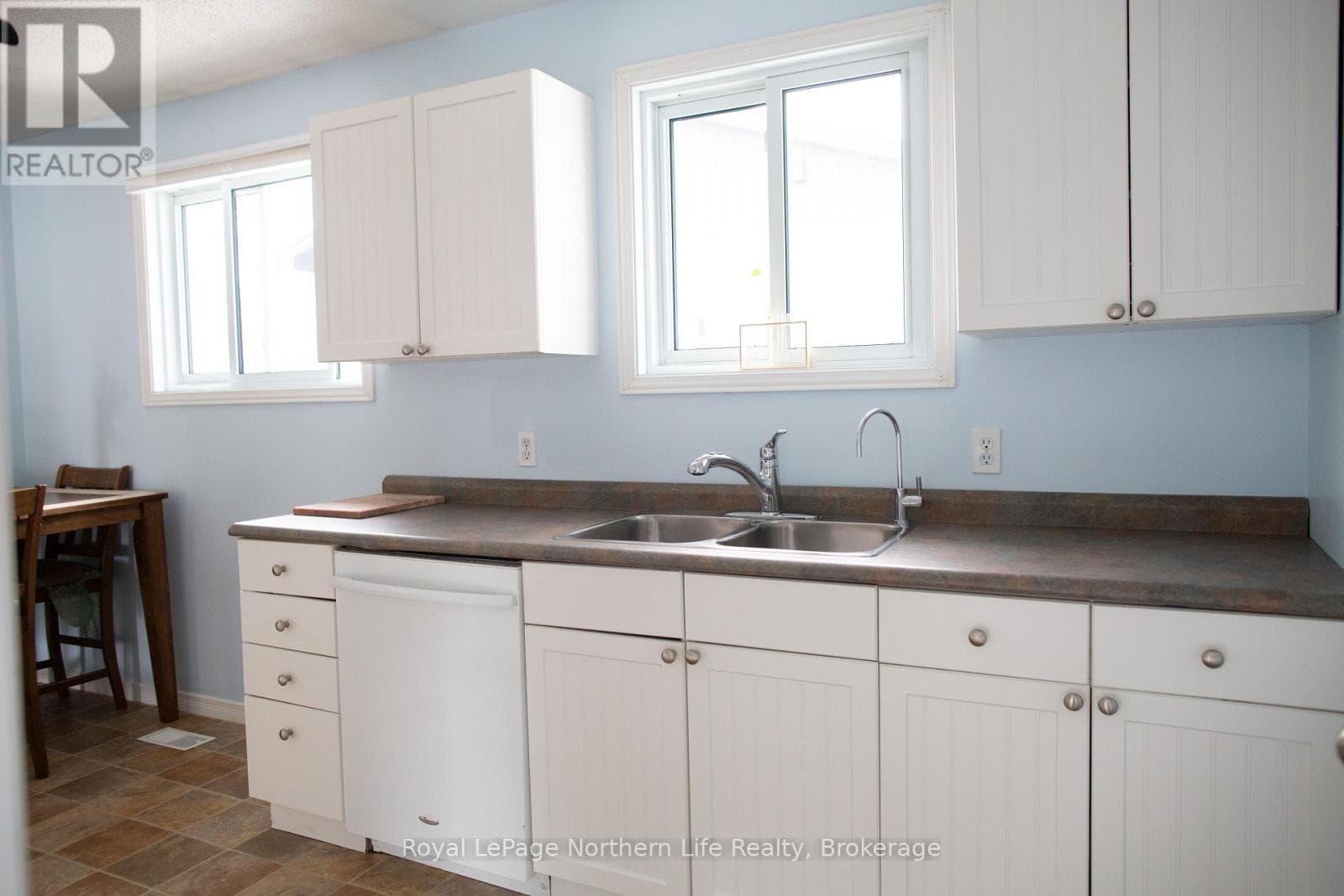 542 AGNES AVENUE photo 4