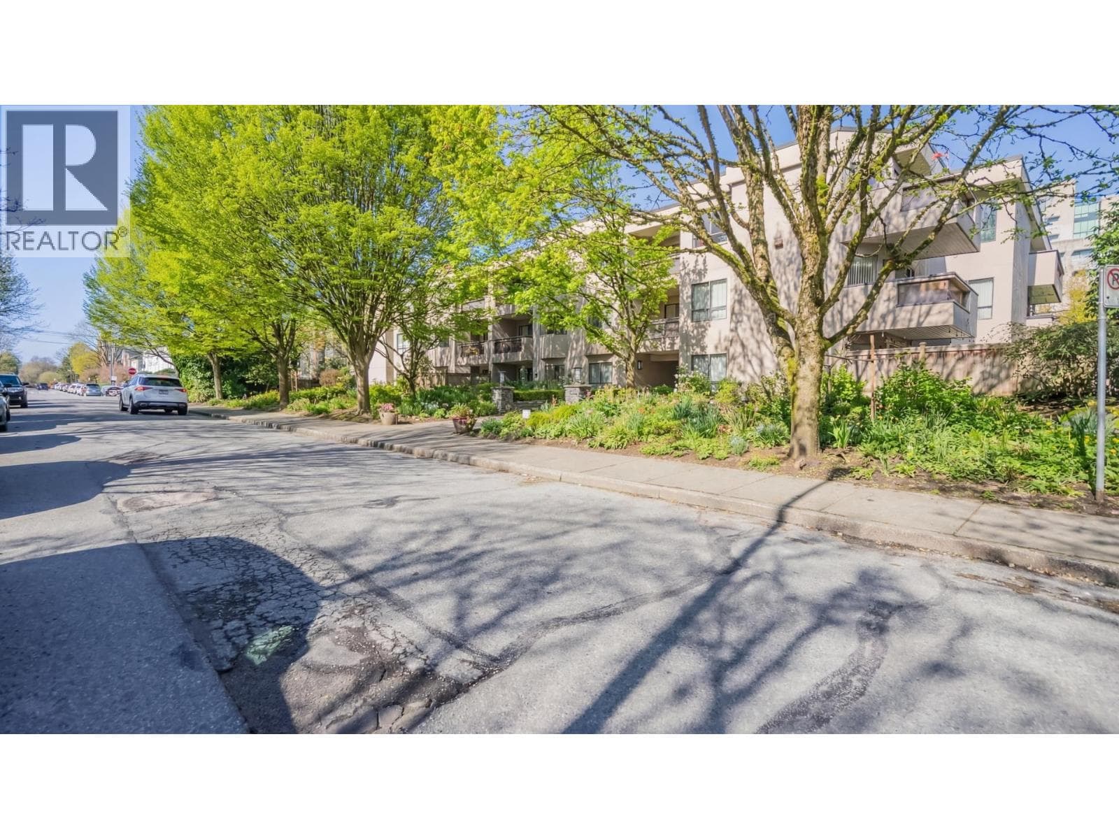 1 bed 1 bath single family at 305 975 W 13TH AVENUE — $519,900