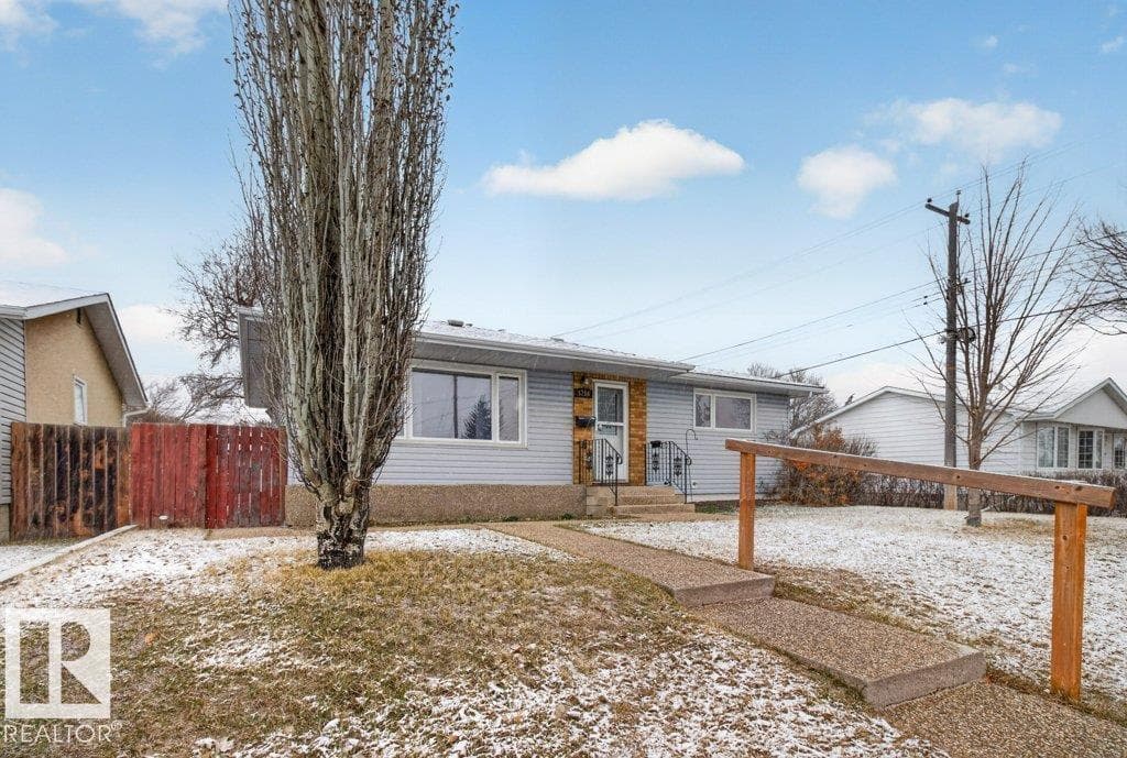 5216 89 AV NW photo 3
