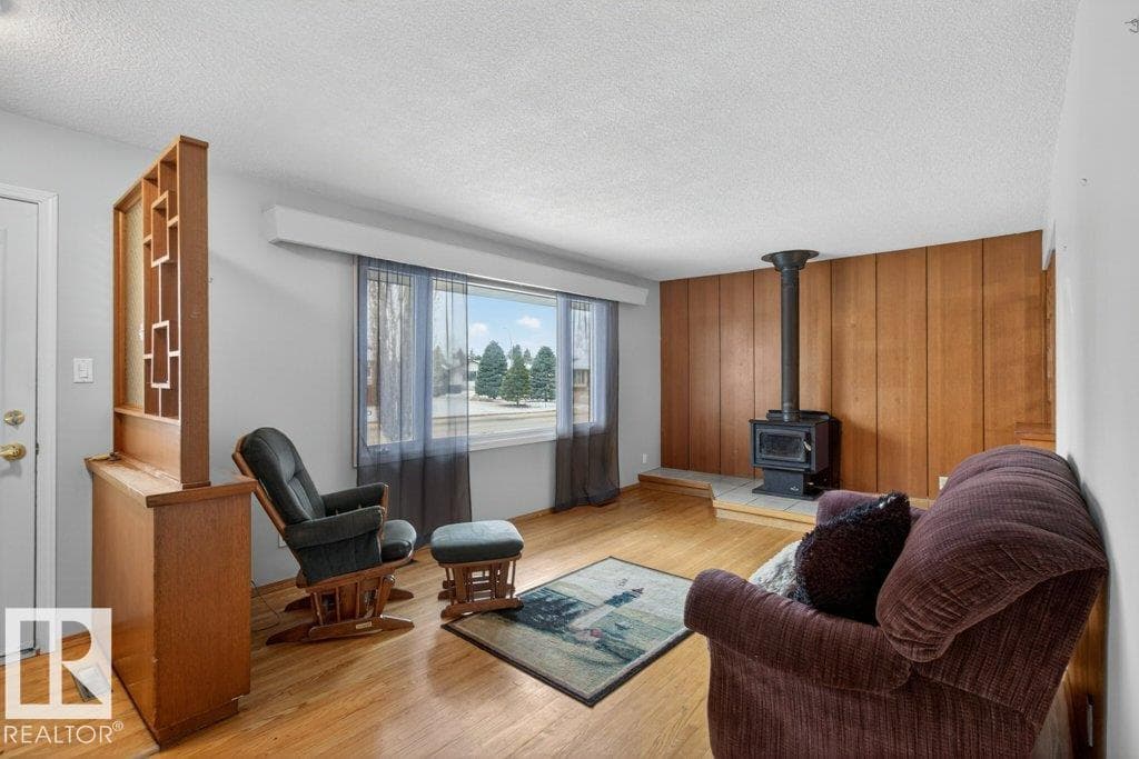 5216 89 AV NW photo 5