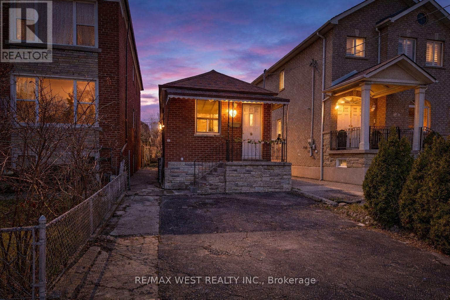 538 MCROBERTS AVENUE photo 2