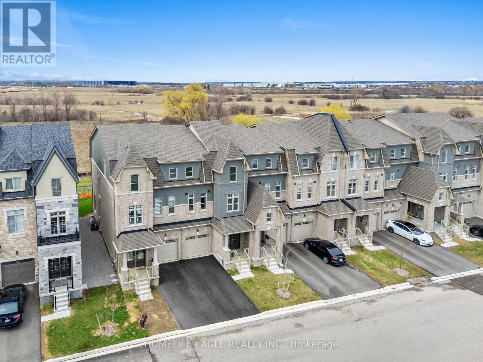 5 bed 5 bath single family at 34 FOXSPARROW ROAD — $824,900