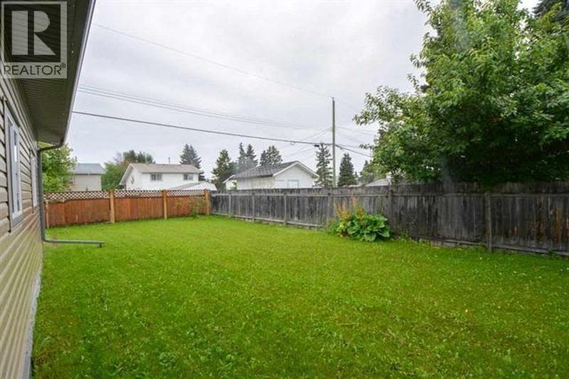 9223 106 AVENUE photo 3
