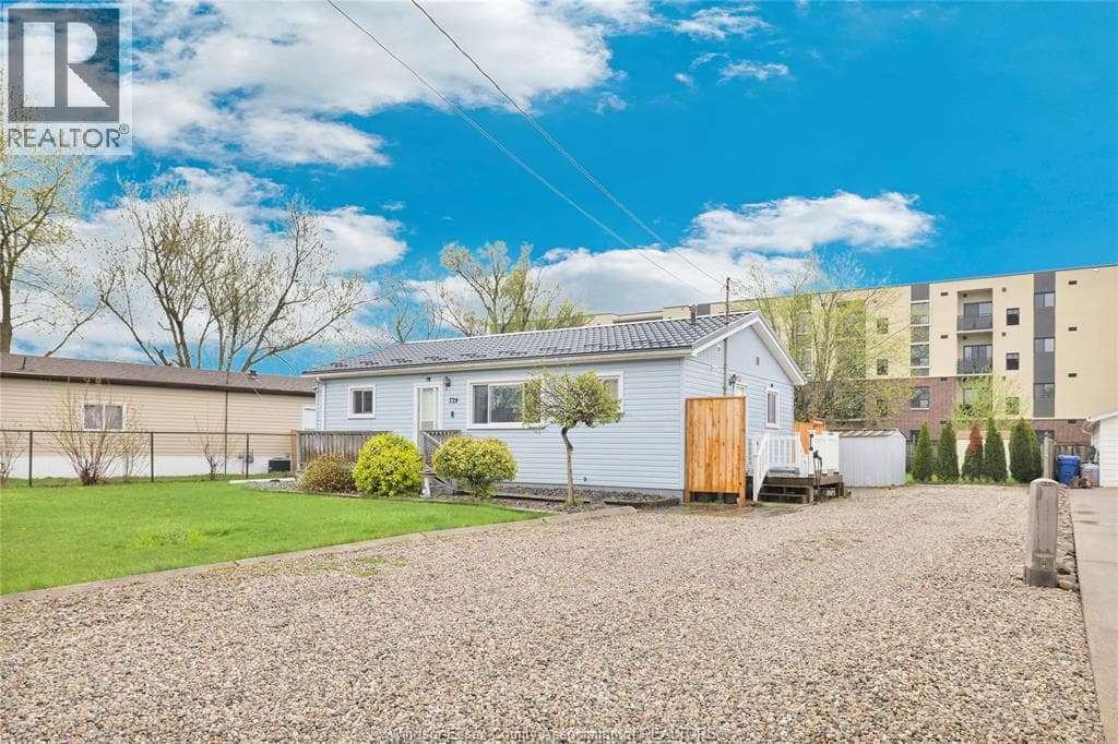 329 PARKSIDE DRIVE photo 2