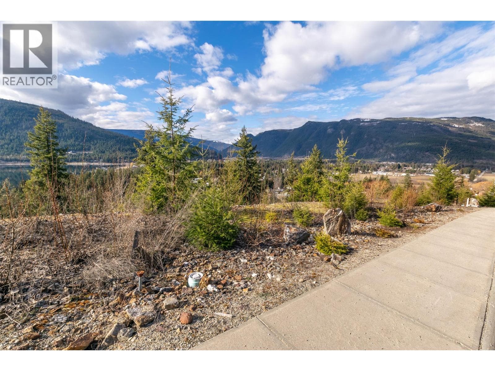 274 Bayview Drive photo 3