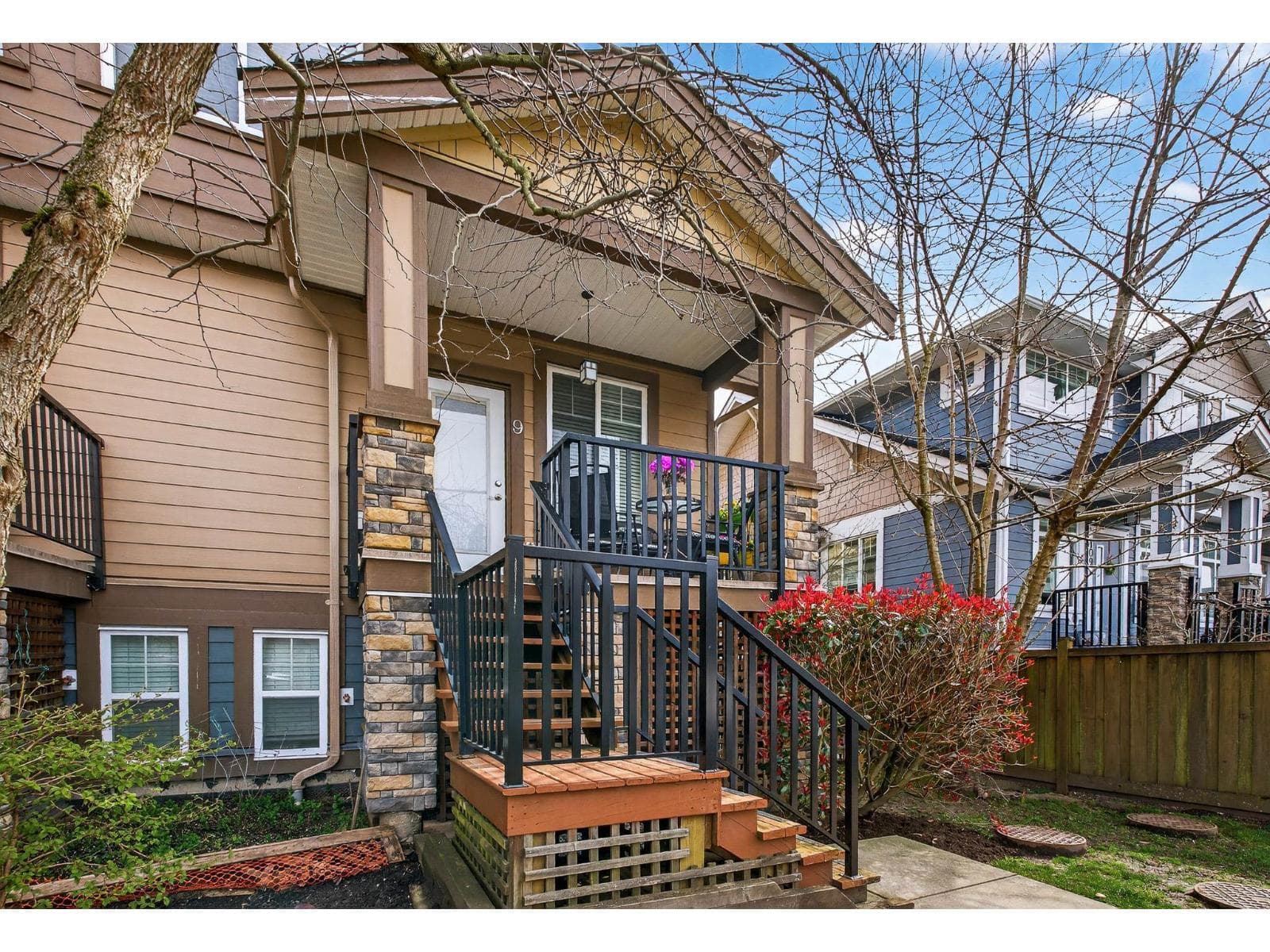 9 18818 71 AVENUE photo 3