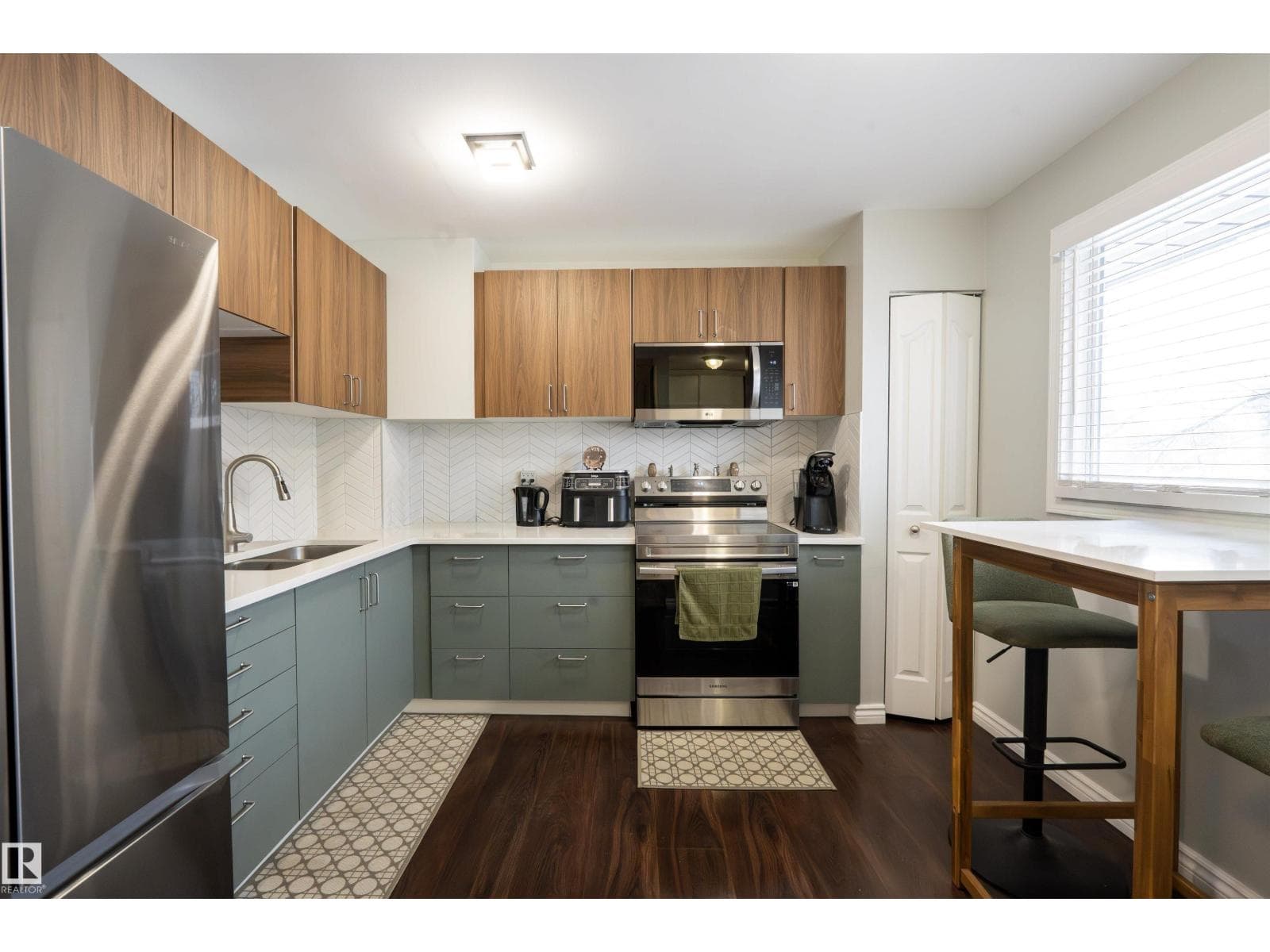 1728 37 ST NW photo 3