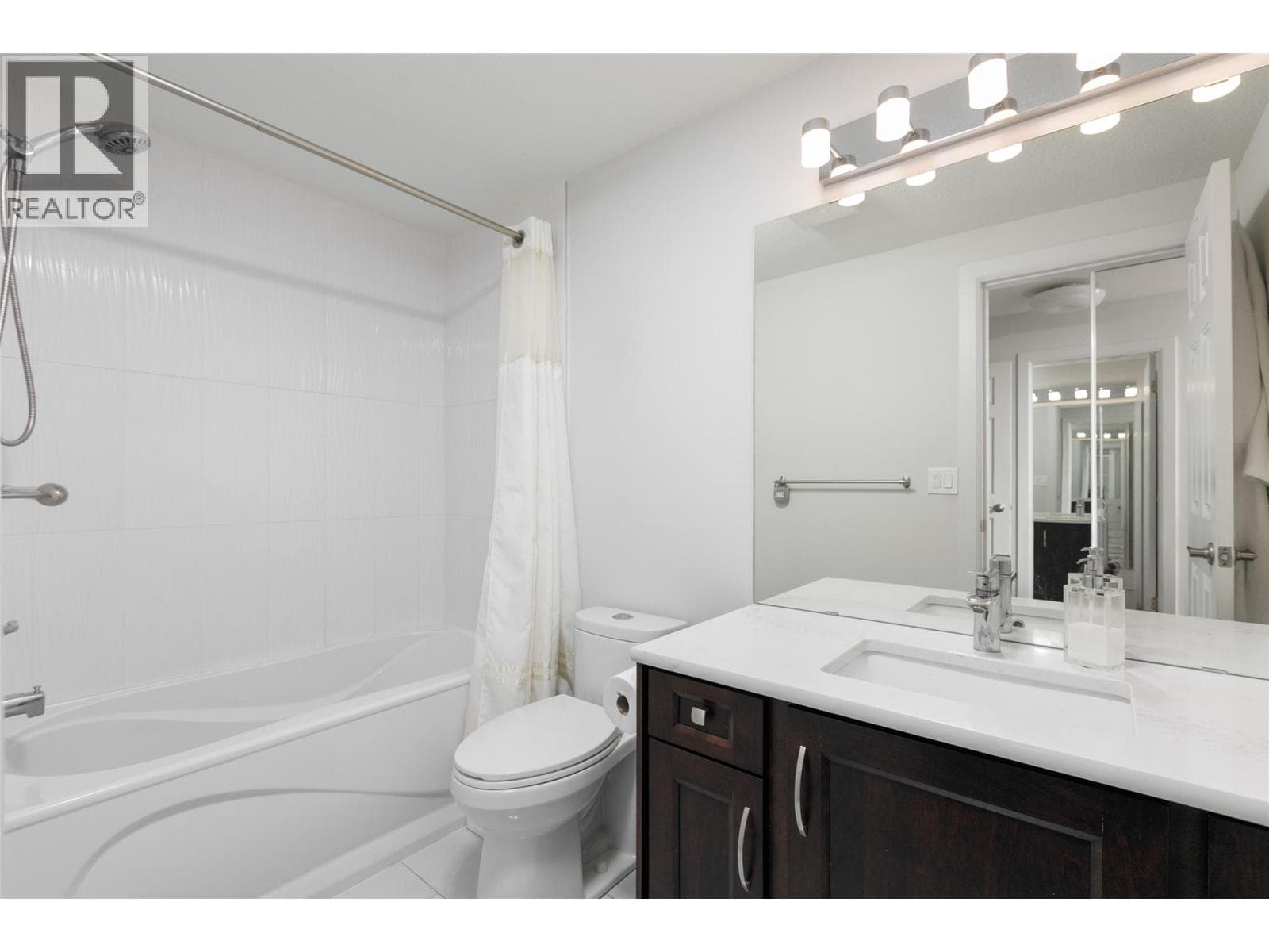 1055 Lawrence Avenue Unit# 202 photo 5