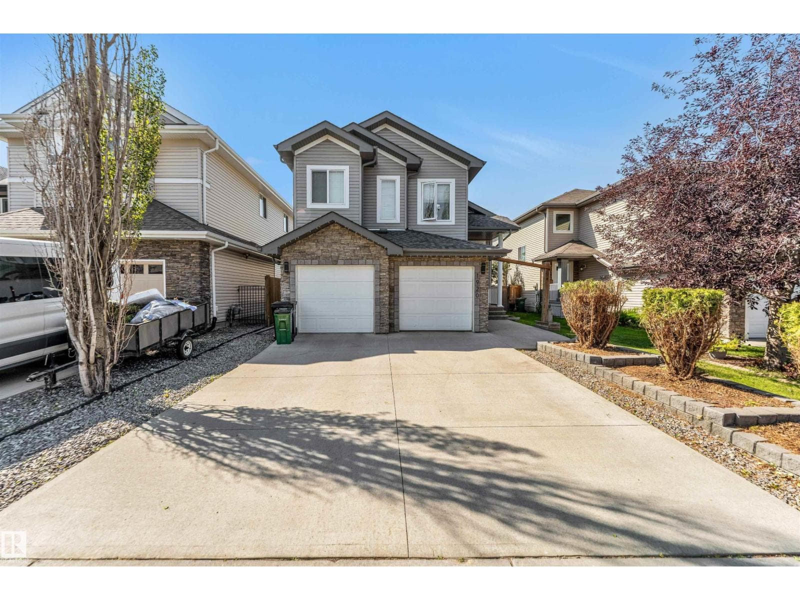 1920 69 St. SW photo 2