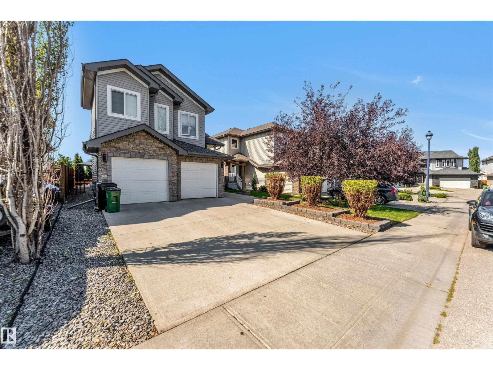 1920 69 St. SW photo 3