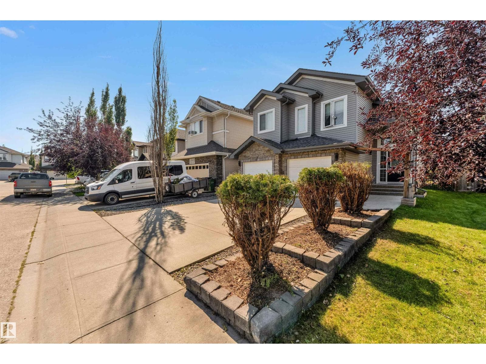 1920 69 St. SW photo 4