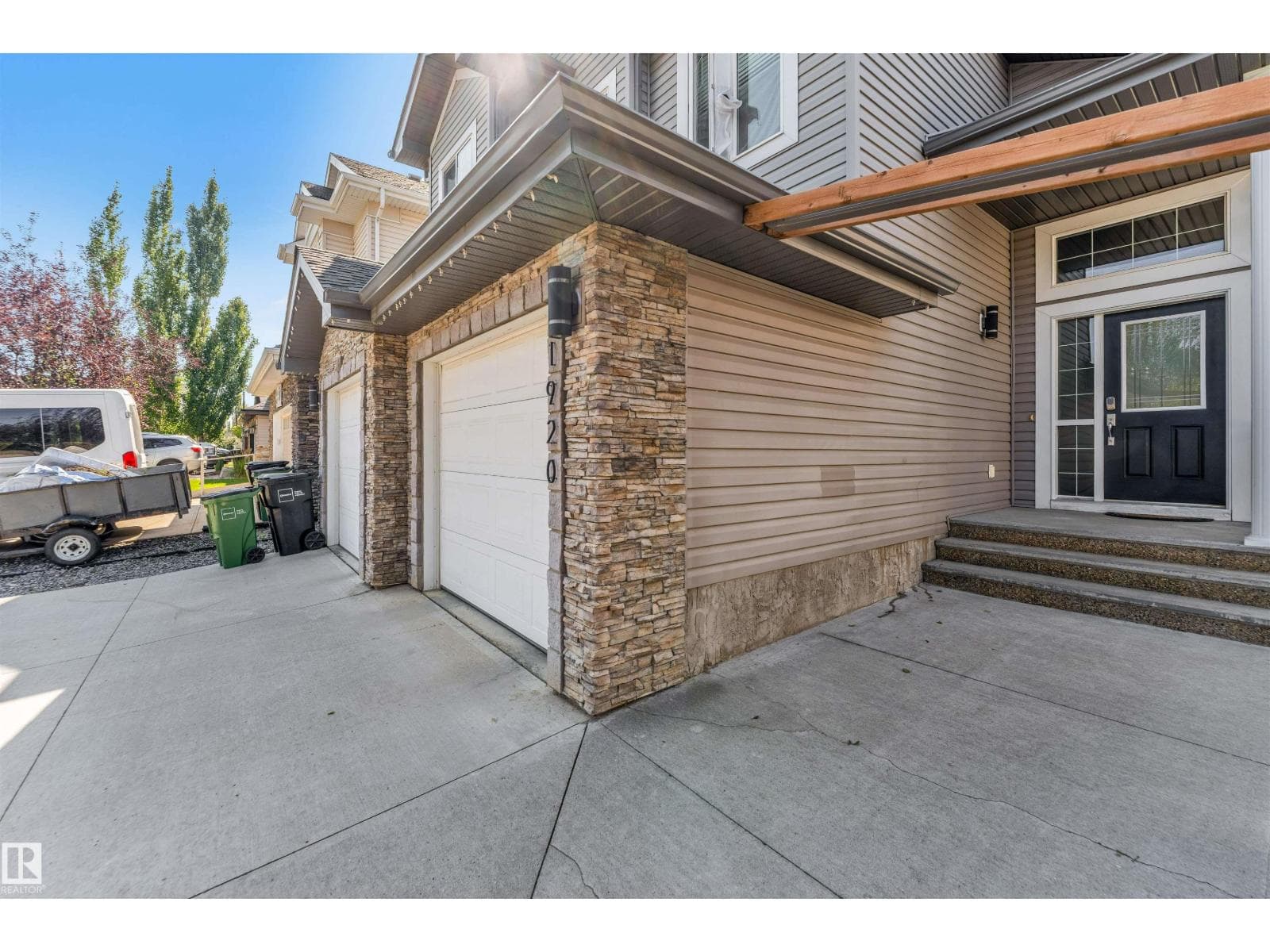 1920 69 St. SW photo 5