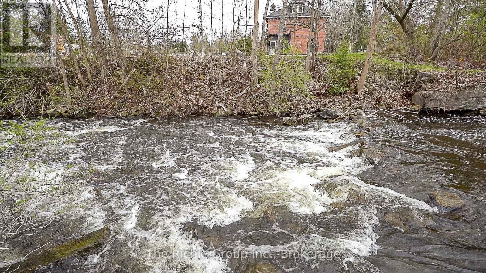 1532 QUEEN STREET photo 4