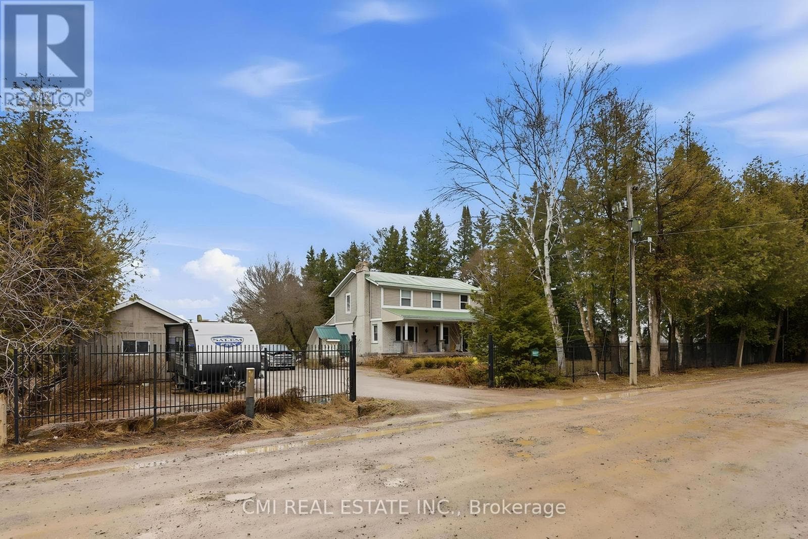 5607 TENTH LINE photo 3