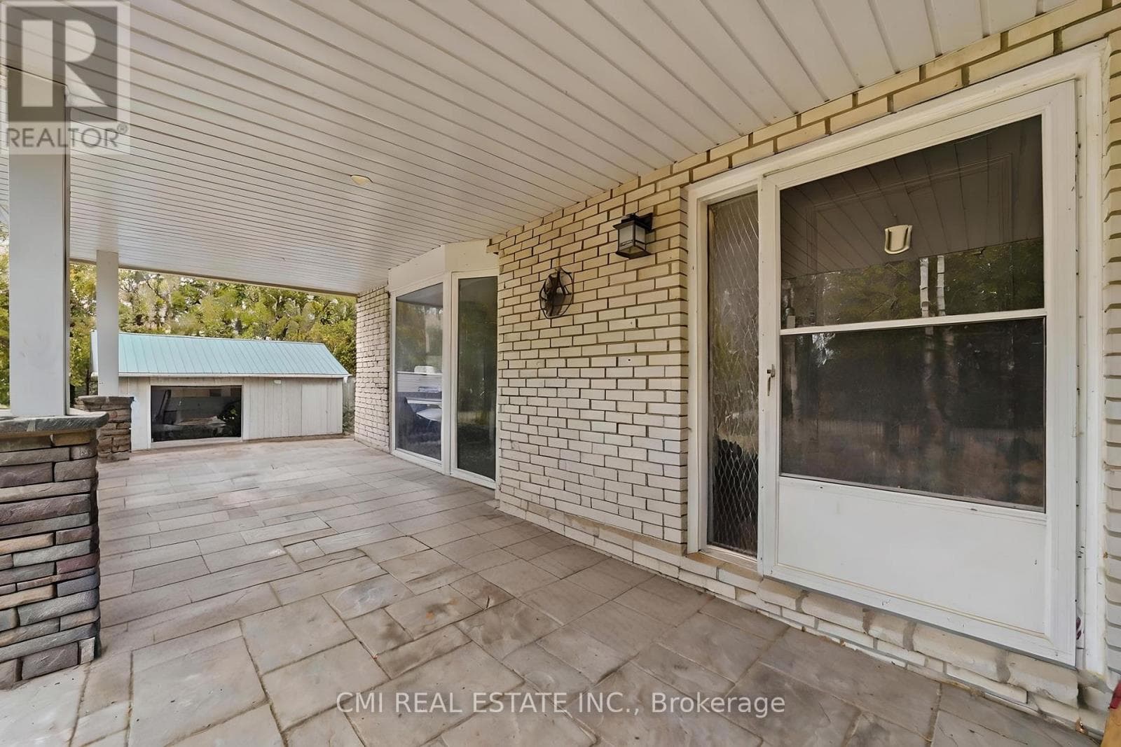 5607 TENTH LINE photo 4
