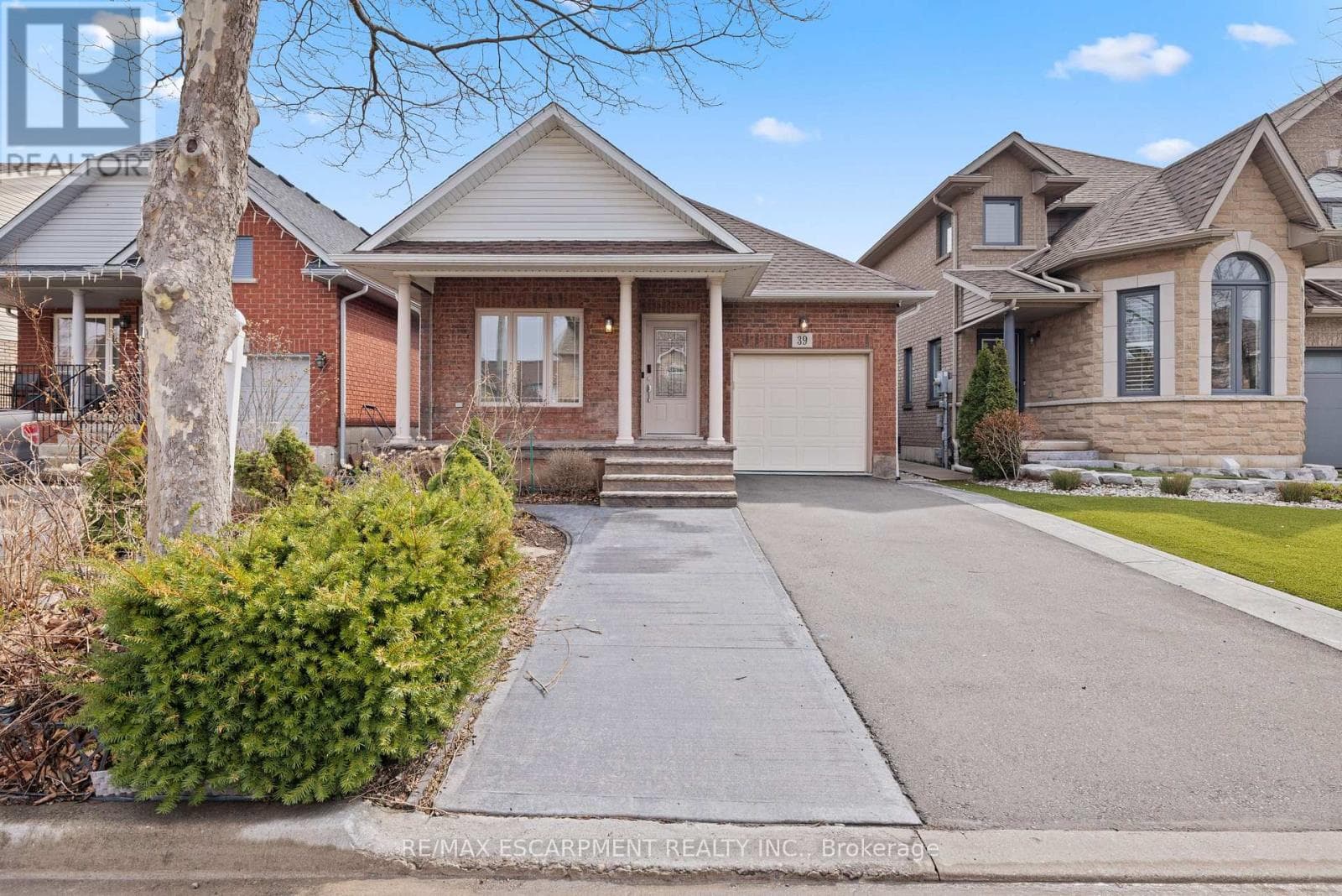 39 MCKIBBON AVENUE photo 2