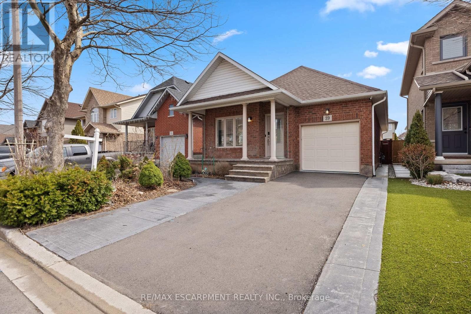 39 MCKIBBON AVENUE photo 3