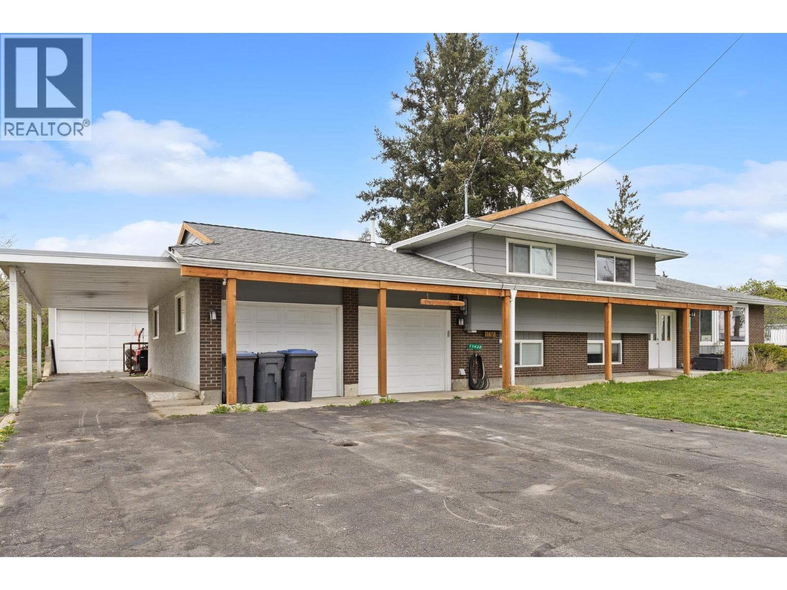 11438 Okanagan Centre Road E photo 2