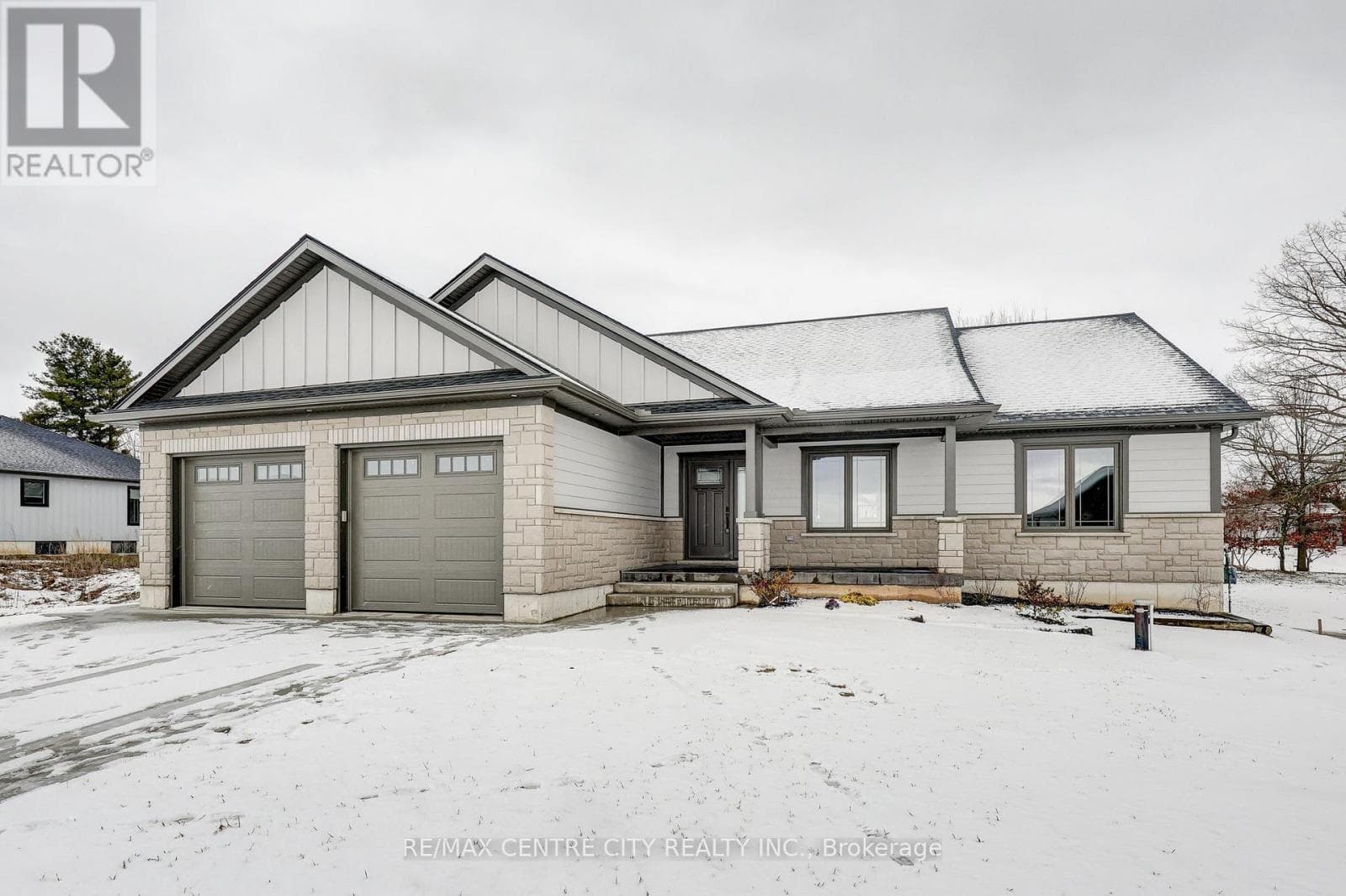 56087 MAVERICK COURT photo 2