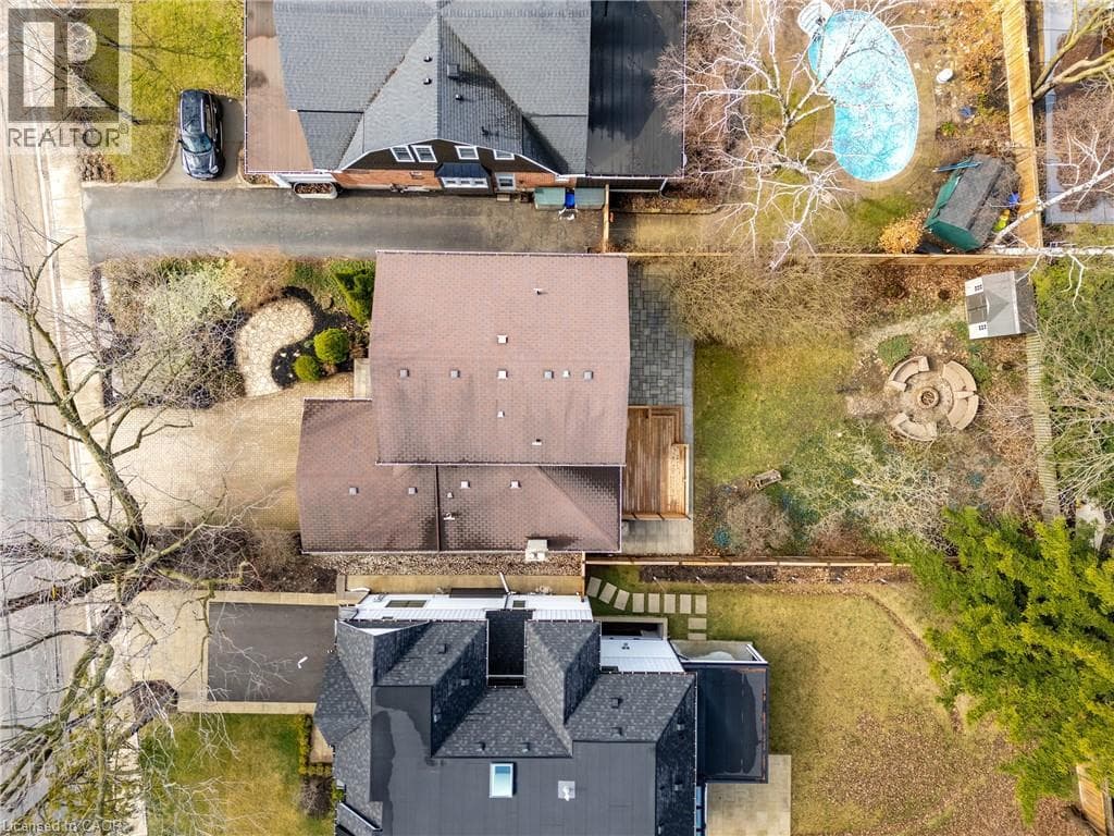 327 MACDONALD Road photo 2