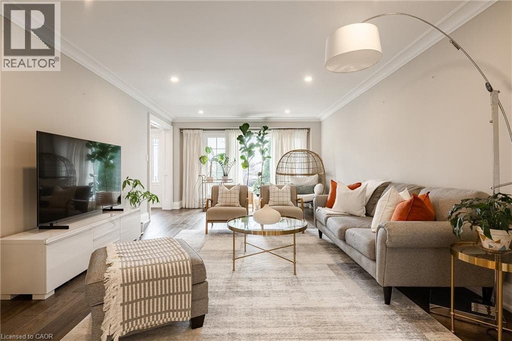 327 MACDONALD Road photo 4