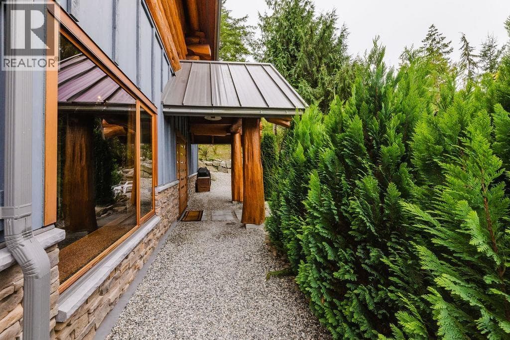 5895 SKOOKUMCHUK ROAD photo 4