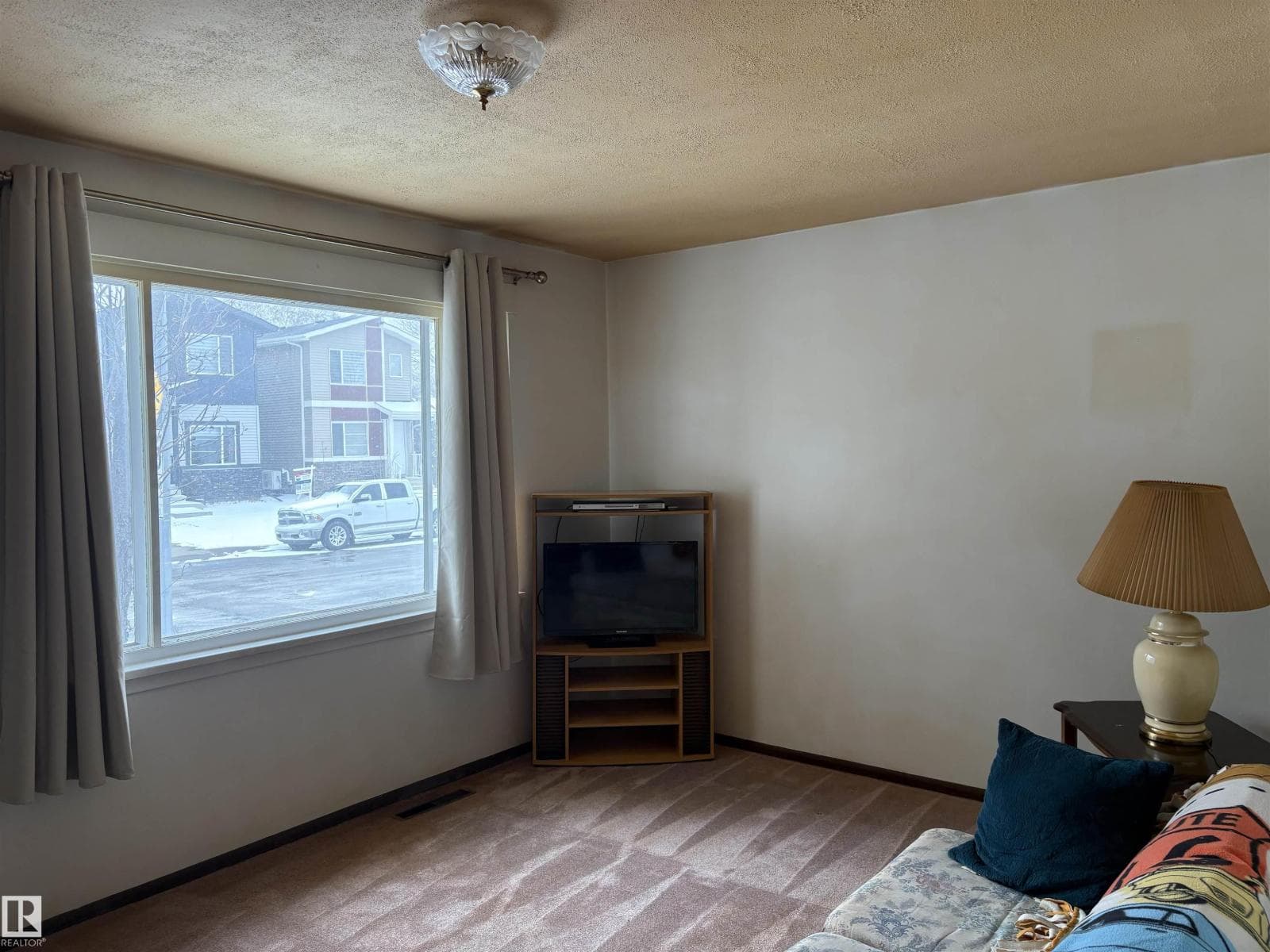 10916 151 ST NW photo 2