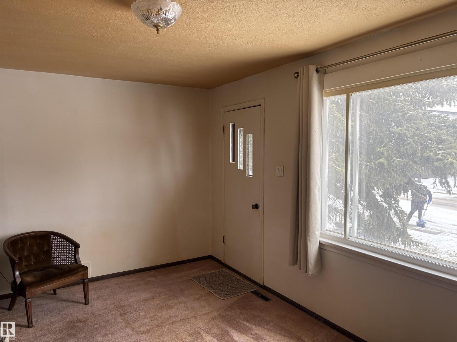 10916 151 ST NW photo 5