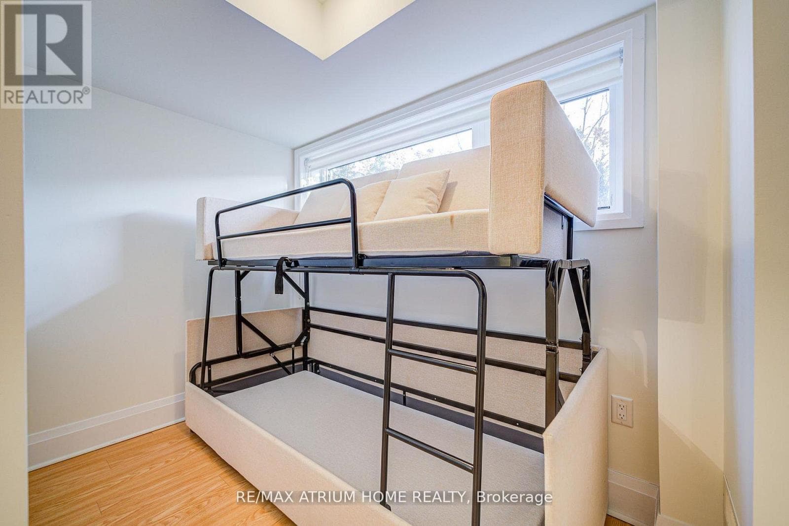 252B FINCH AVENUE E photo 5
