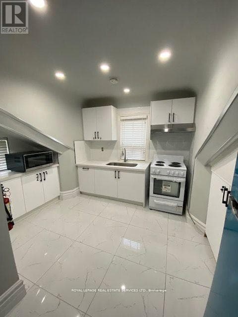 206 CARLTON STREET photo 2