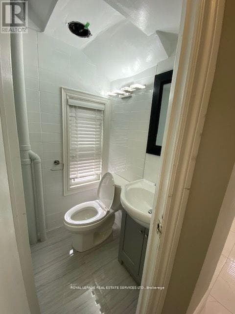 206 CARLTON STREET photo 3
