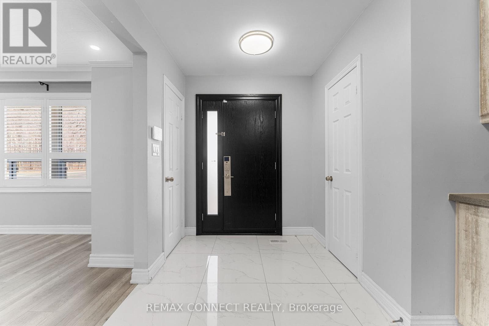 54 SARATOGA DRIVE photo 2