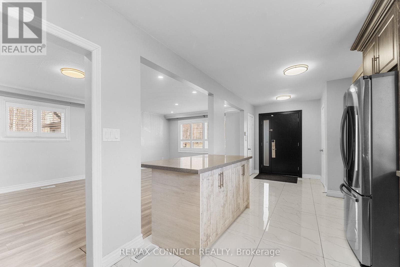 54 SARATOGA DRIVE photo 3