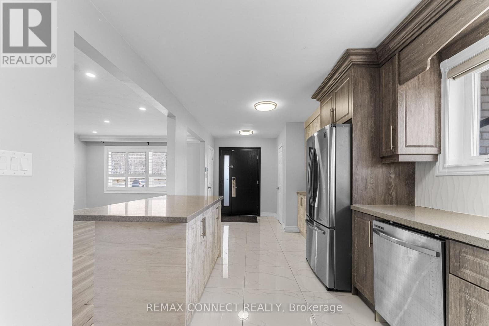 54 SARATOGA DRIVE photo 4