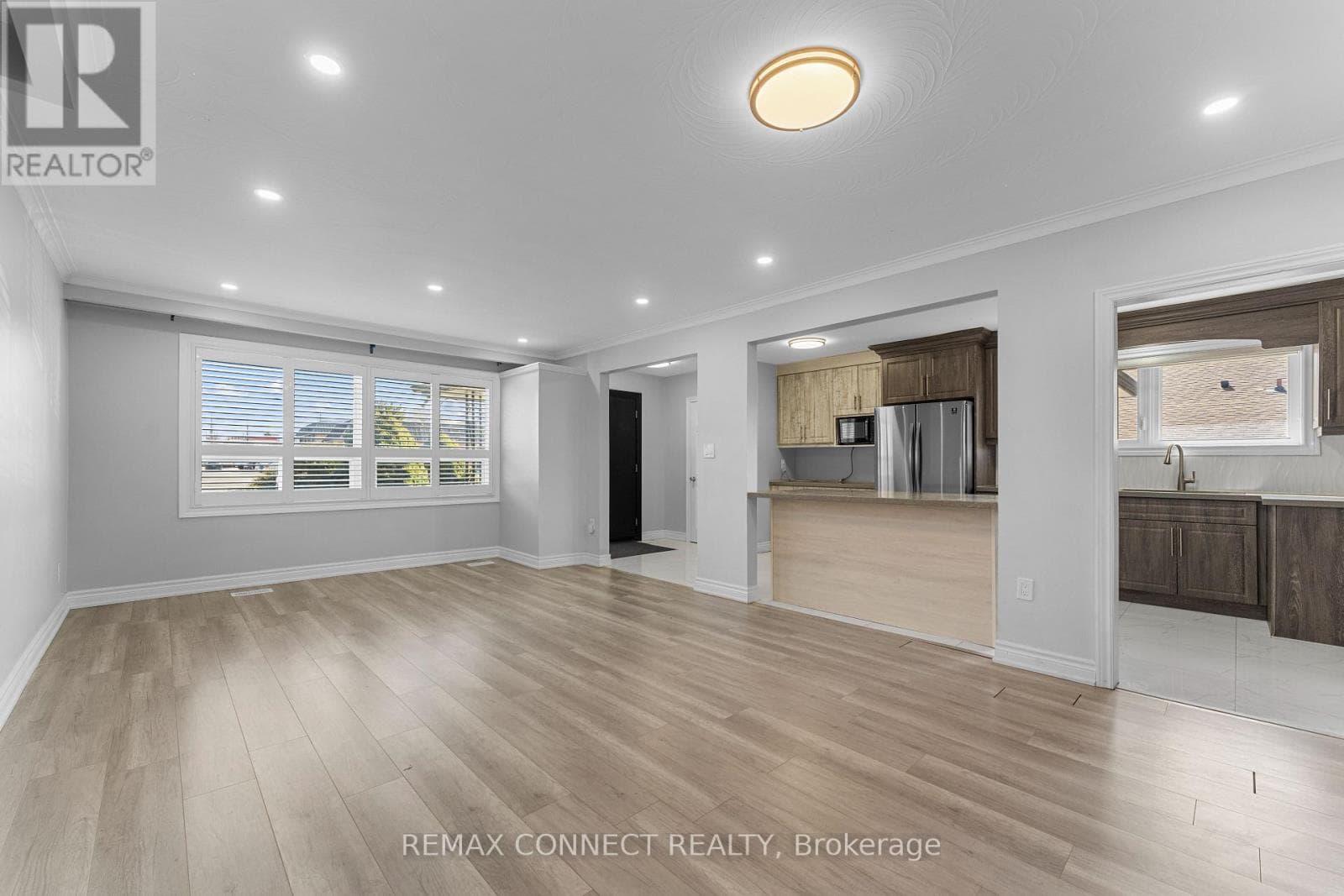 54 SARATOGA DRIVE photo 5