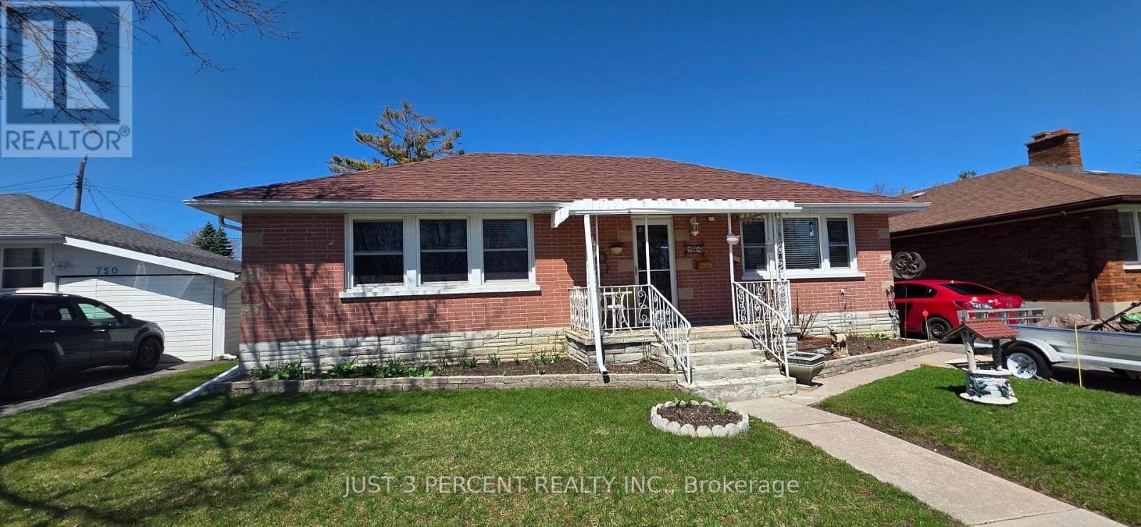 744 CRAWFORD PLACE photo 2