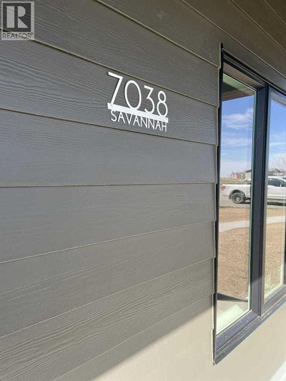 7038 48 Street photo 2