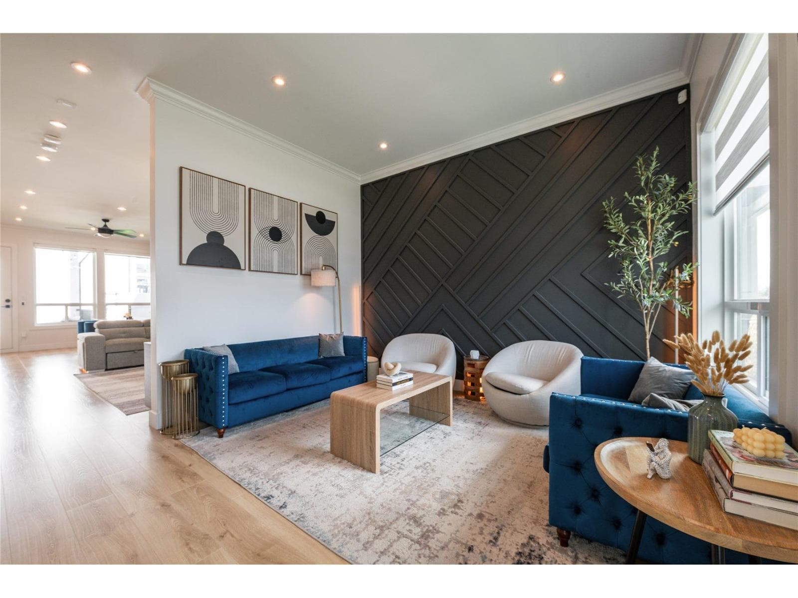 16737 15A AVENUE photo 2