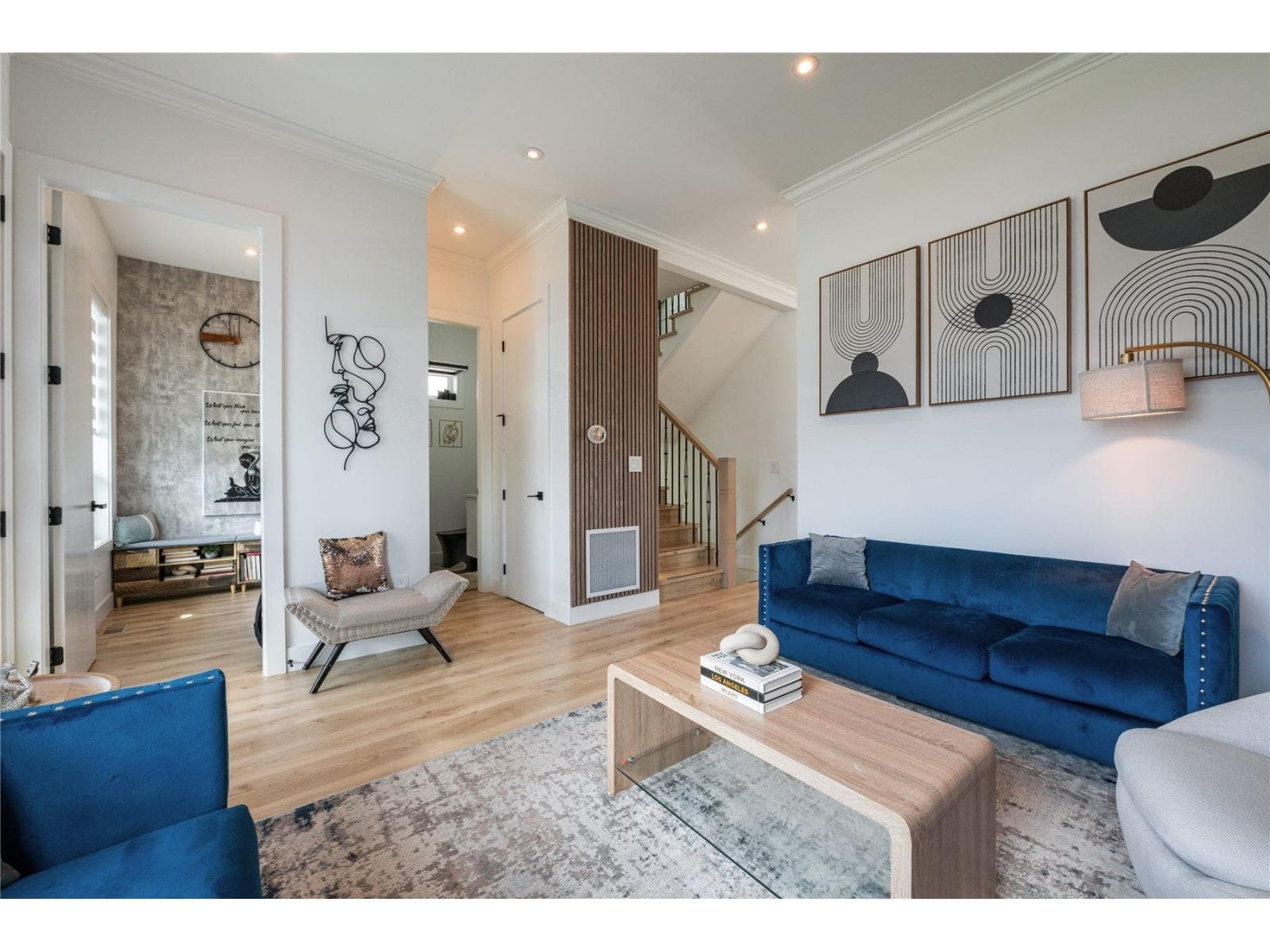 16737 15A AVENUE photo 3
