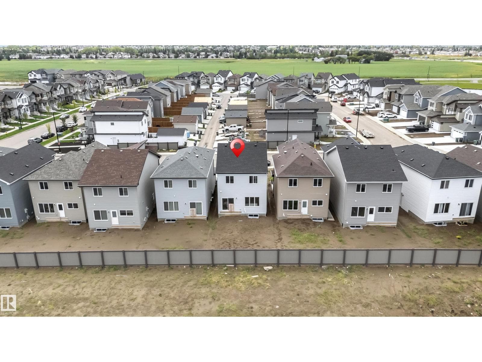 4610 72 AV photo 4
