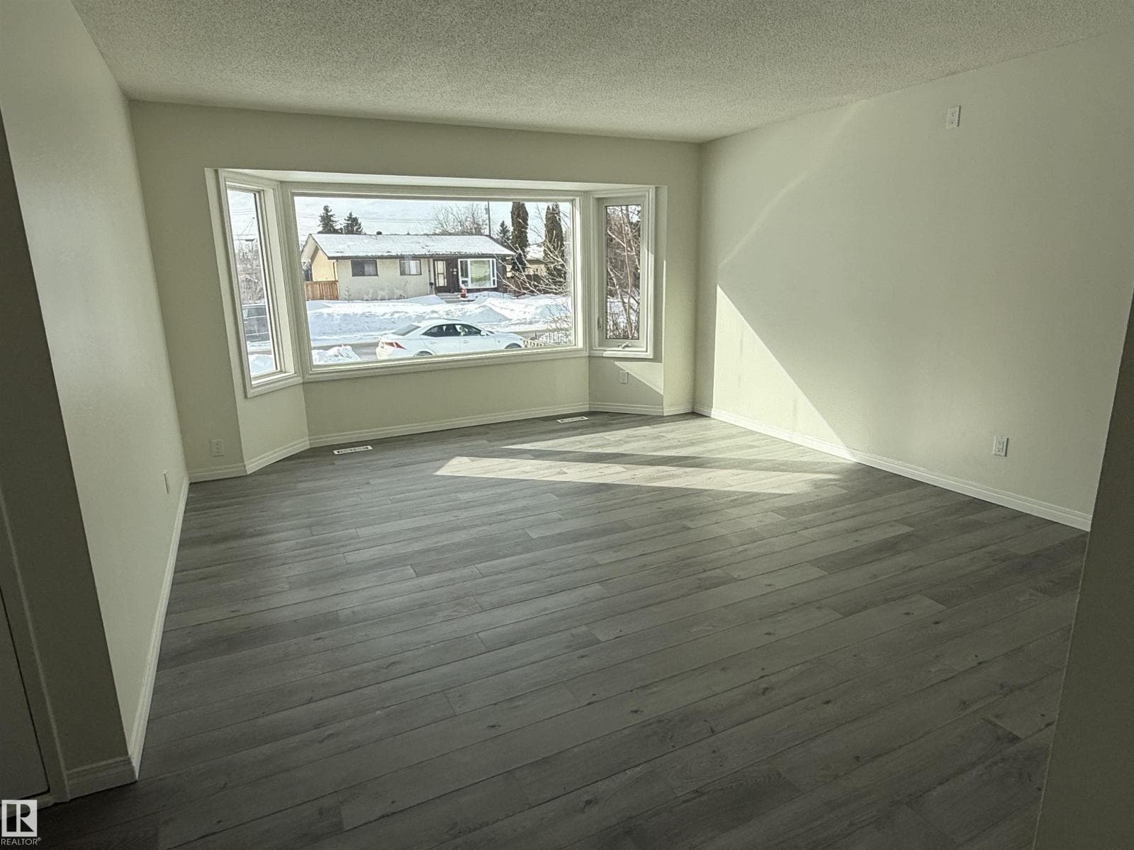 13323 68 ST NW photo 4