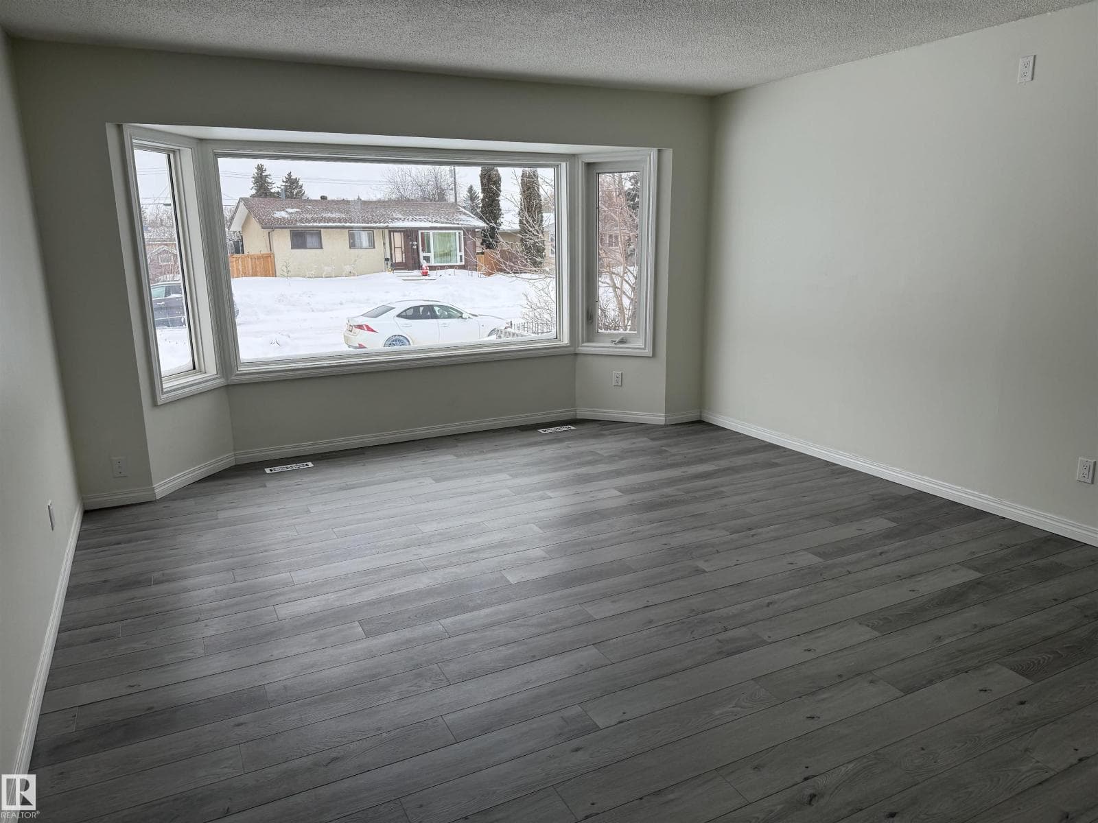13323 68 ST NW photo 5