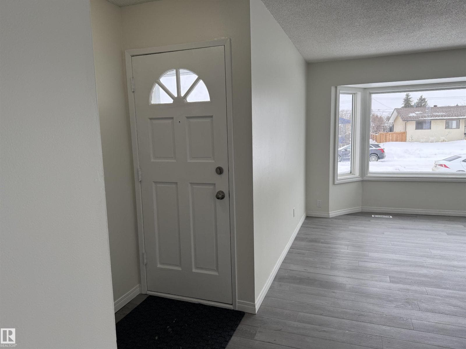 13323 68 ST NW photo 3