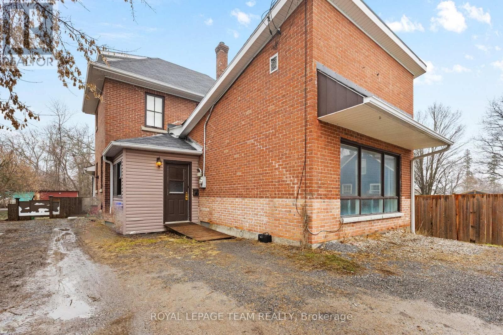 47 DANIEL STREET S photo 2